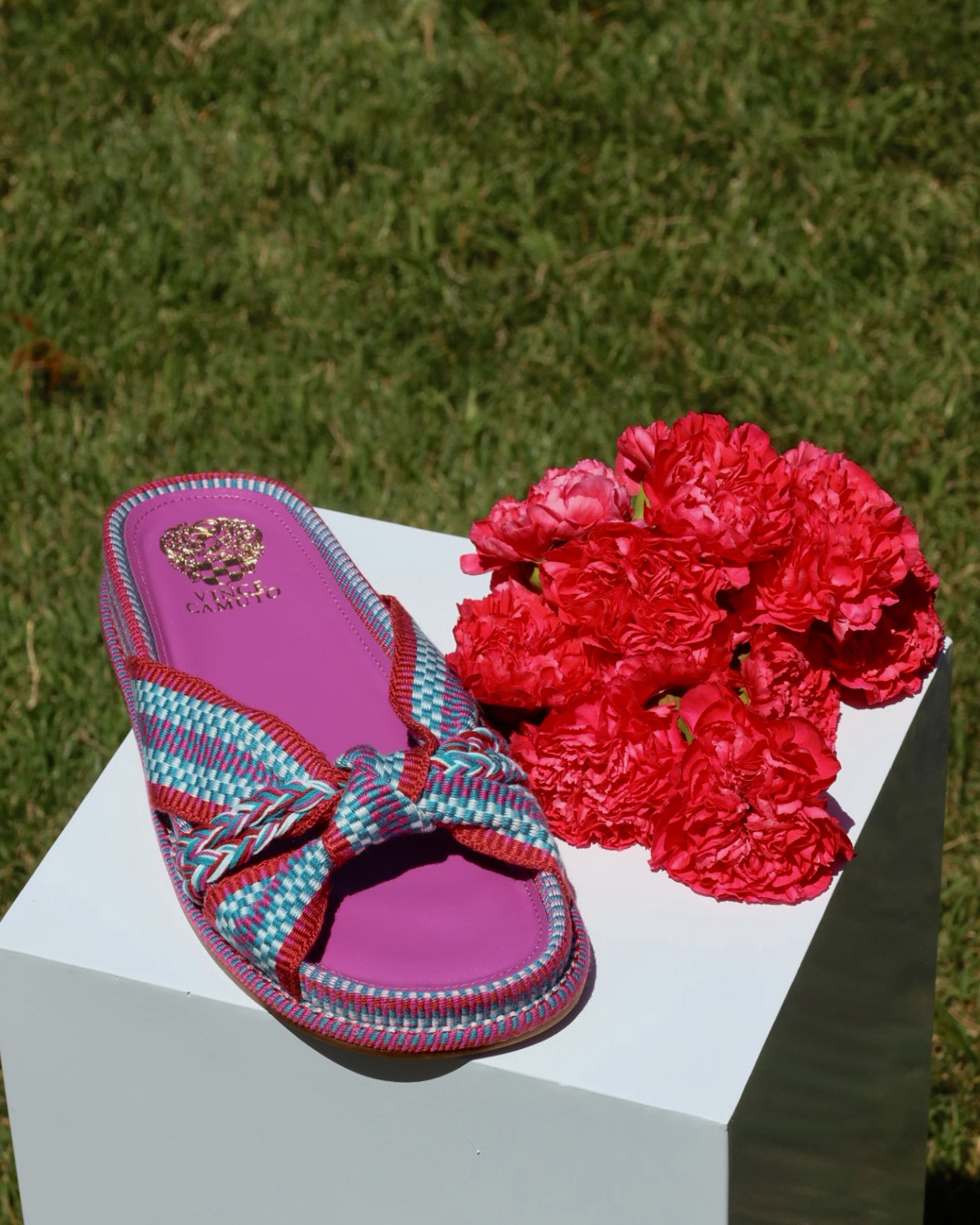 Vince Camuto Gryfynn Slide